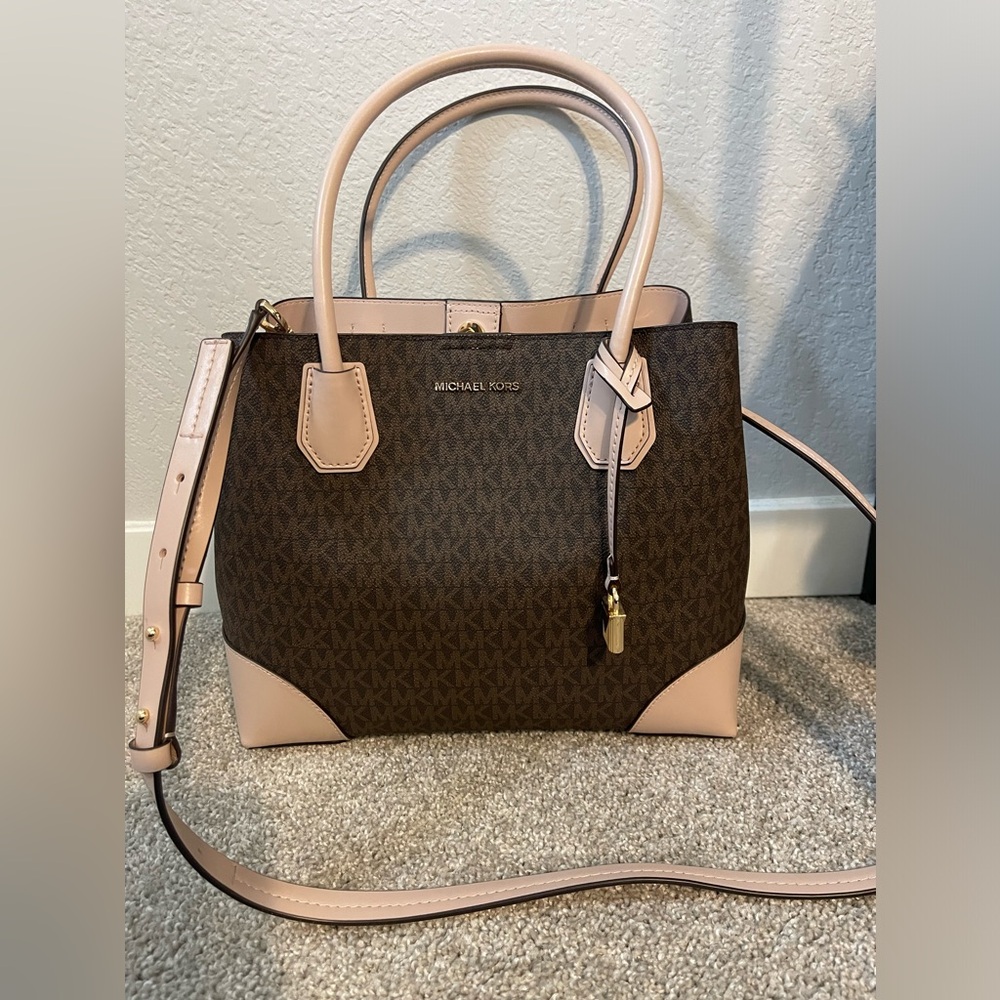 Michael Kors cross body purse